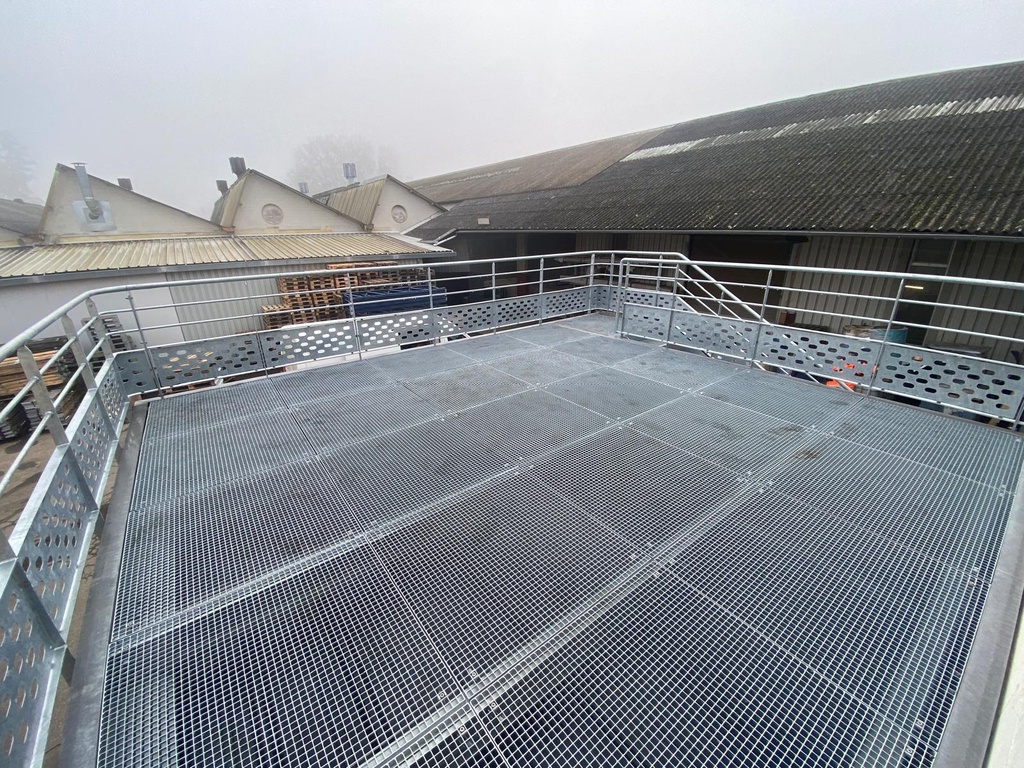 24-274 Terrasse avec escalier de secours