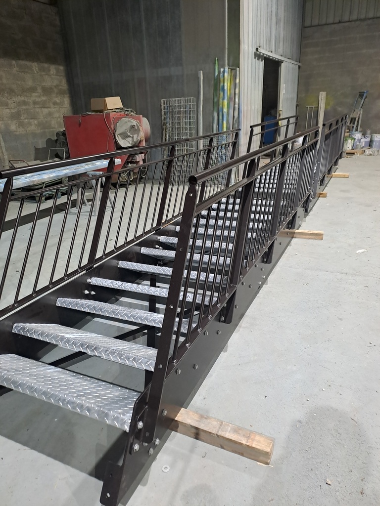 22-209-100/200 Escalier de secours avec plateforme