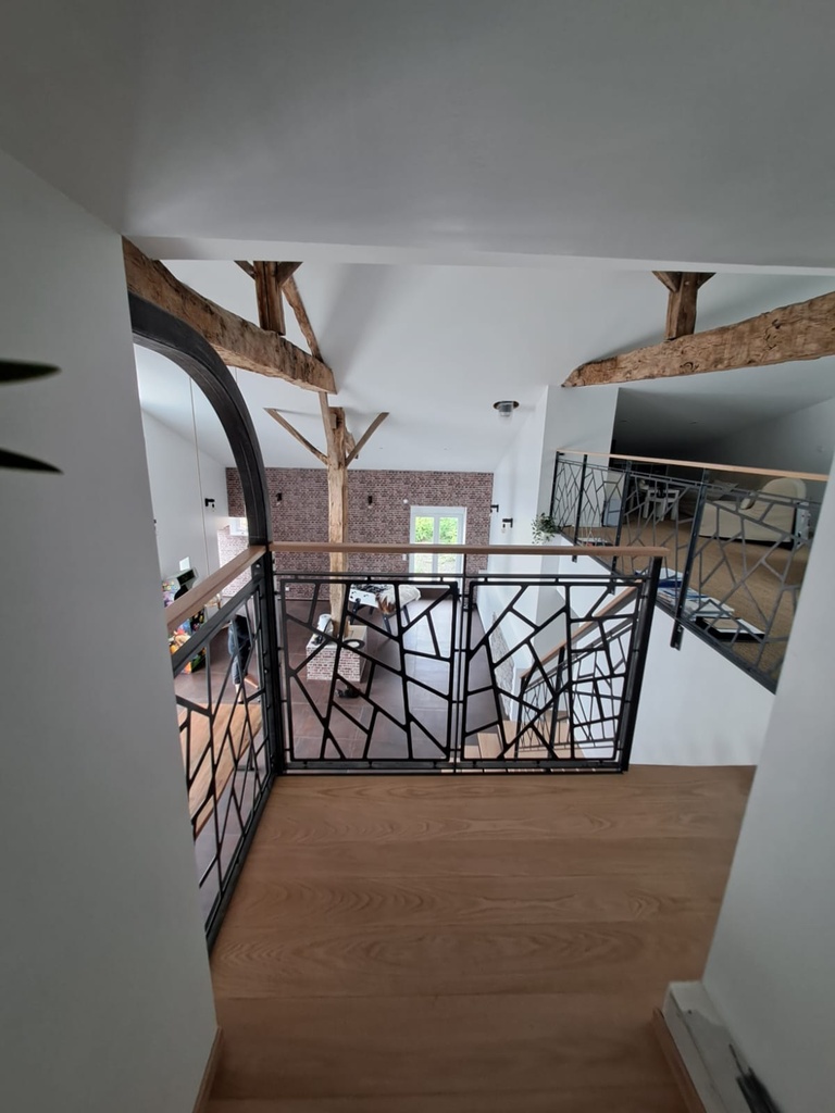 22-506 Escalier intérieur un quart tournant avec balcon