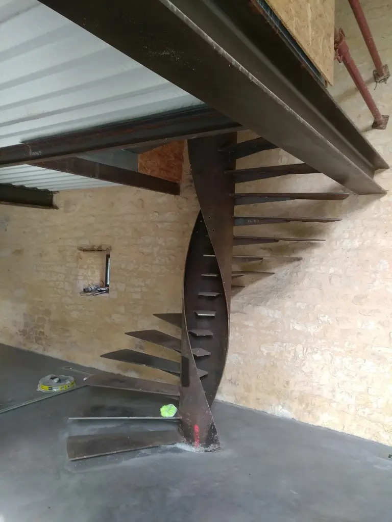 Escalier hélicoïdale sur tube 