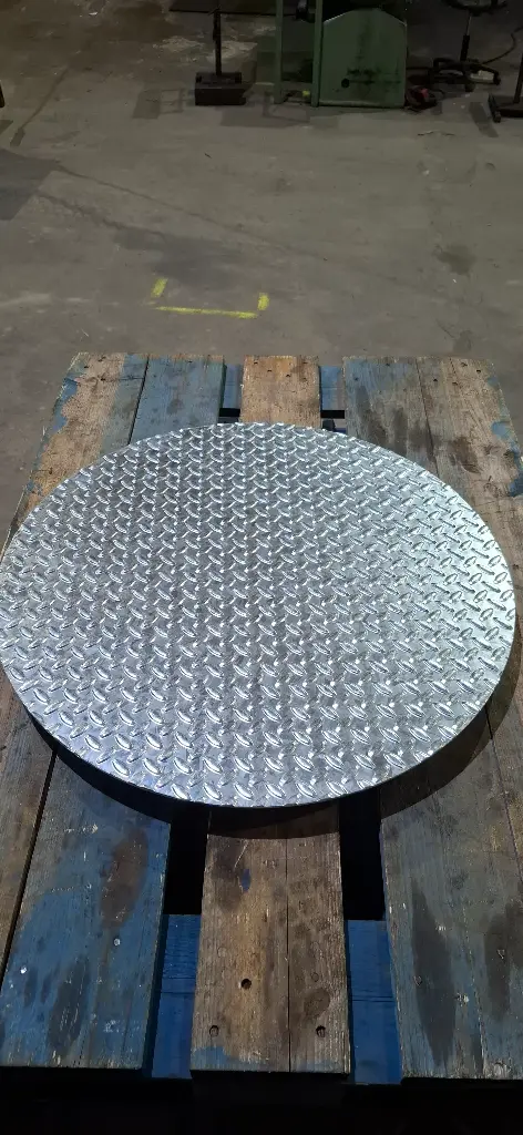 Protection acier pour réhausse béton de puit circu