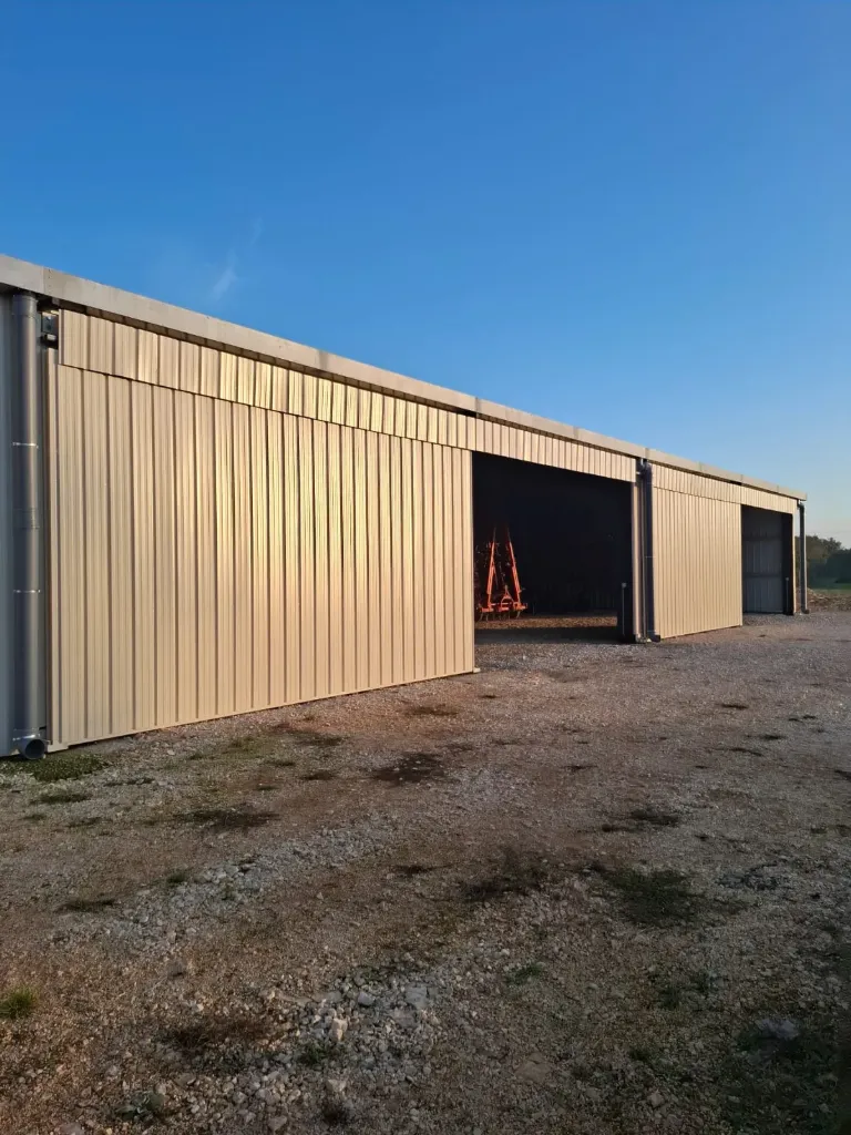[24-098] Portes coulissantes sur bâitments agricole - ombrières
- look homogène