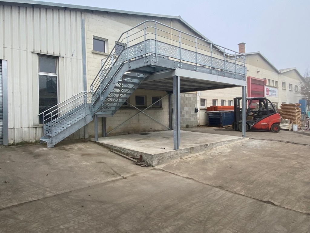 [24-274] Plateforme - Terrasse avec escalier de secours