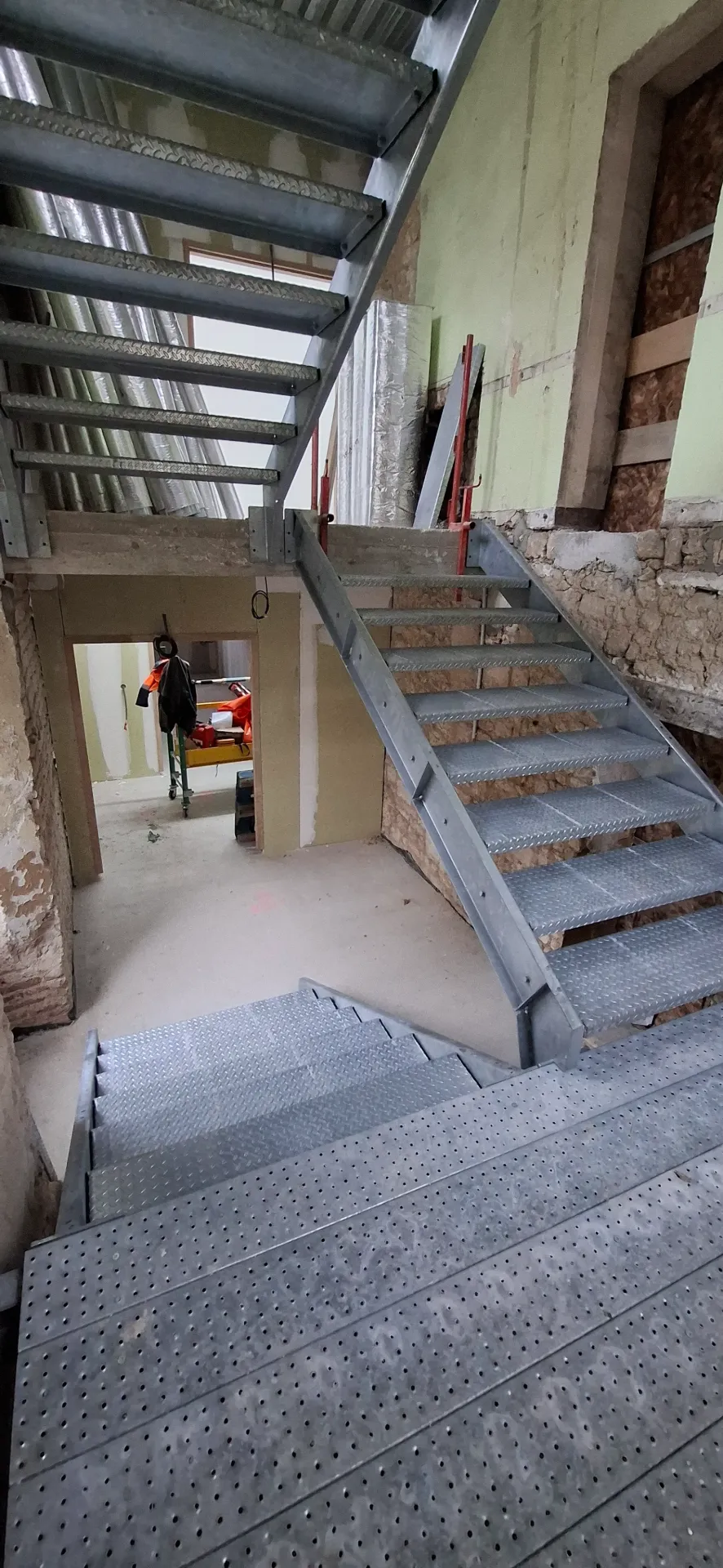 [24-387-200] Escalier intérieur 02 Sud