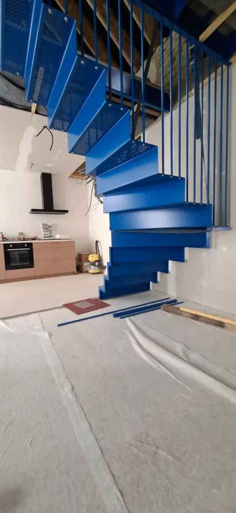 Fabircation d'un escalier suspendu