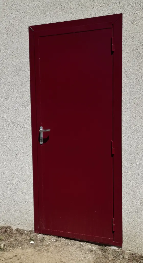 Porte isolée en acier peinte