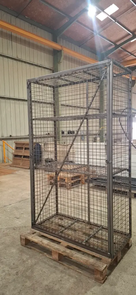 Armoire grillagée de stockage