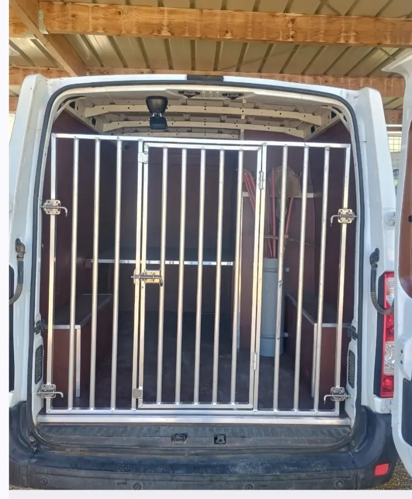 [26-200] Porte arrière grillagée pour camion