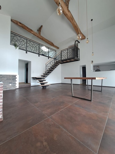 [22-506] Escalier intérieur un quart tournant avec balcon