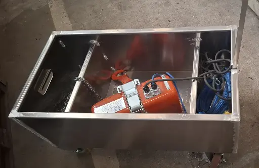 [25-087] Caisse aluminium de rangement palan électrique de chantier