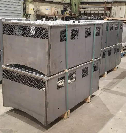 [25-142] Capot équipement acier / Aluminium